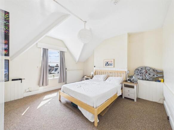 5 - Manor Park Redlenad.jpg