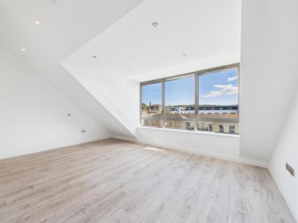 2 - Modern 2-Bedroom Flat for Auction in Bath.jpg