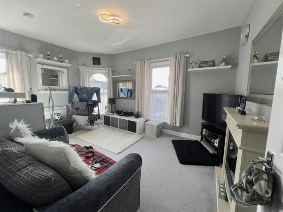 2 - Mixed-Use Investment for Auction, Kingswood.JP