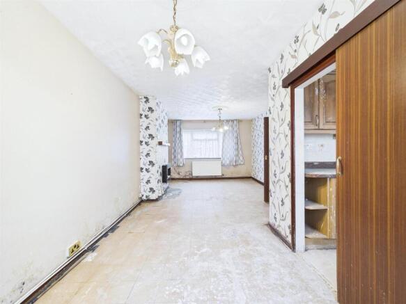 4 - 3-Bed Semi in Yate.jpg