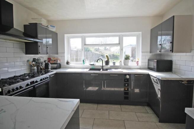 Kitchen 1.JPG