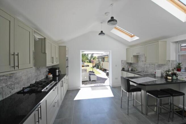 Kitchen 2.JPG