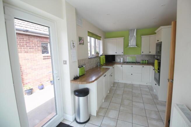 Kitchen 2.JPG