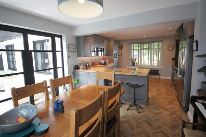 Kitchen 3.JPG