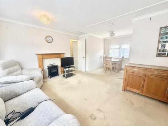 Lounge/Dining Rm