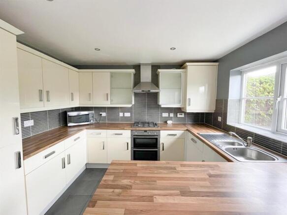 Kitchen / Dining Room