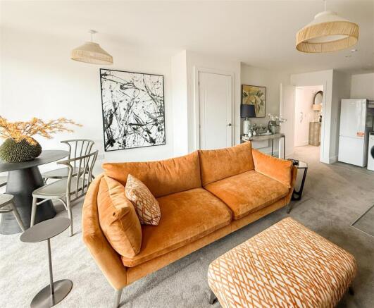 Living Room / Kitchen