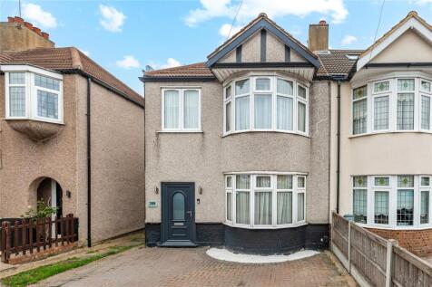 Pettits Lane North, Rise Park, RM1