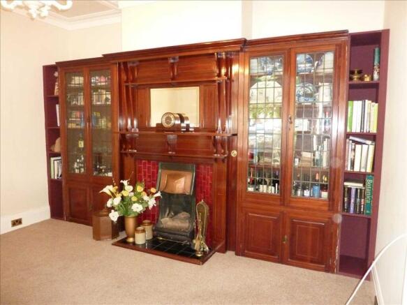 SITTING/DINING ROOM