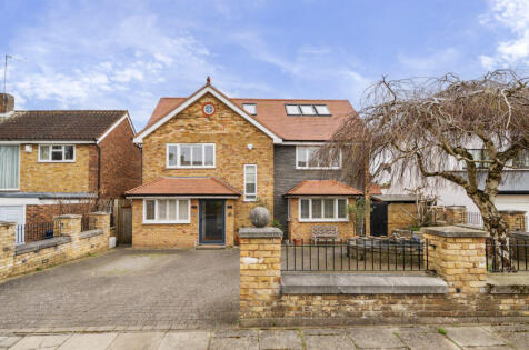 Hazelwood Close, Ealing Common, W5