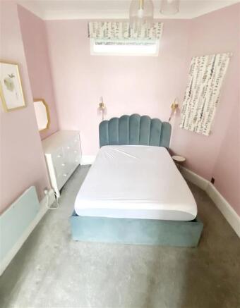 DOUBLE BEDROOM