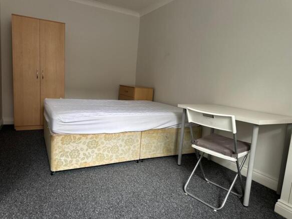 Bed 1.jpg