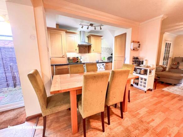 Knighstifeld 258-16.jpg