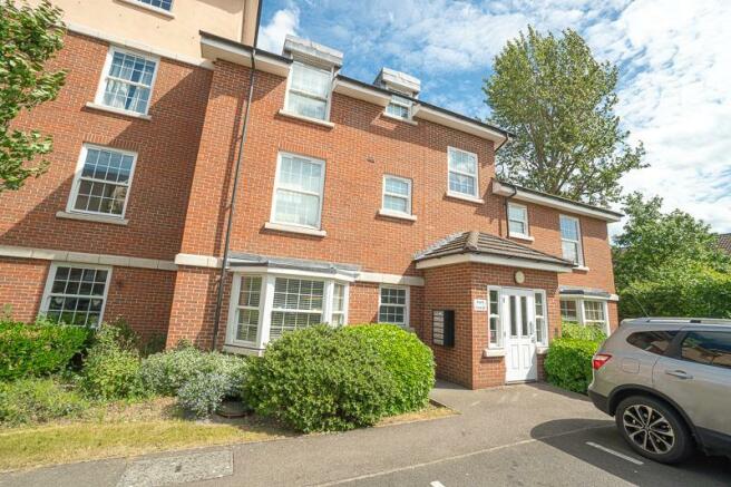 2 bedroom apartment to rent in Merrifield Court, Welwyn ...