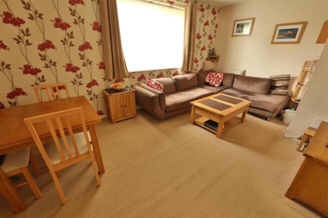 London Road, Whitley - Lounge