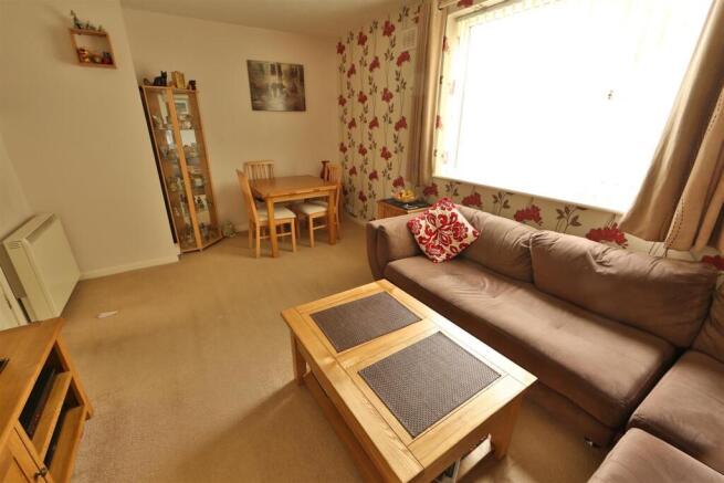 London Road, Whitley - Lounge