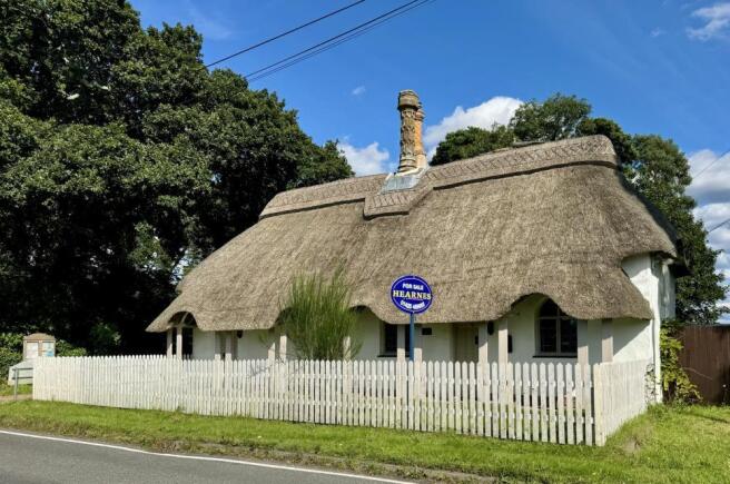 4 bedroom Cottage for sale
