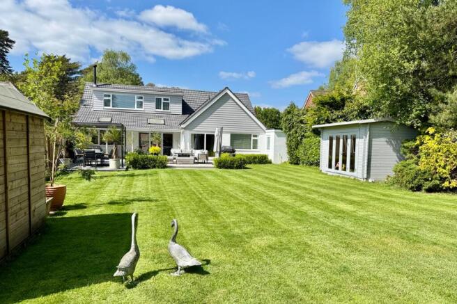 5 Bedroom Chalet Home