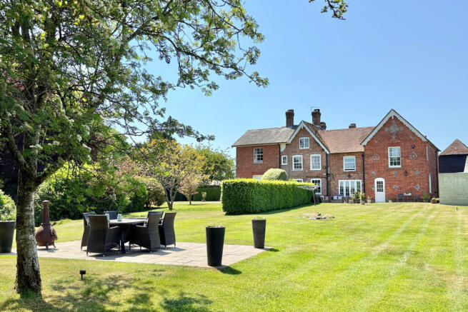 6 bedroom country home