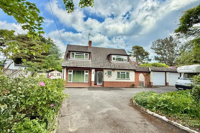 4 bed detached chalet home