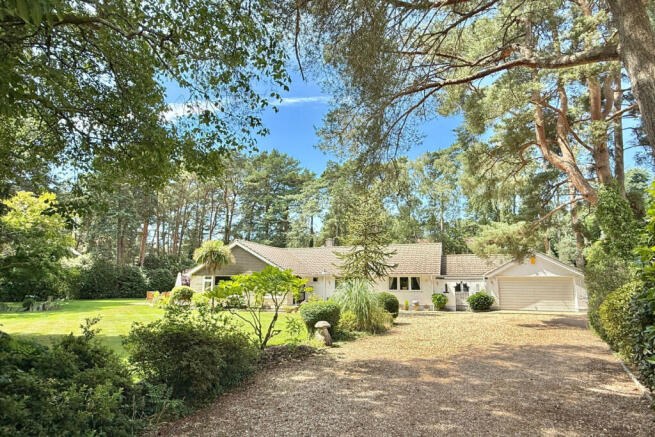 4 bedroom detached bungalow