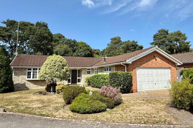 2 bedrooms detached bungalow