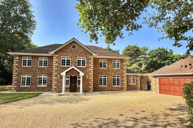 4 bedroom detached house