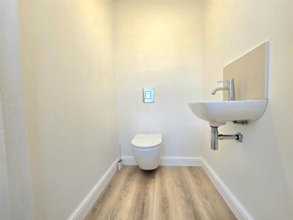 Wc/Cloakroom
