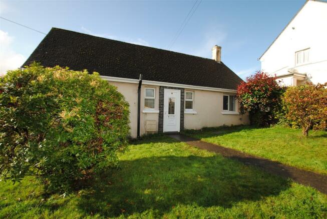 2 bedroom bungalow to rent in hurdon road, launceston