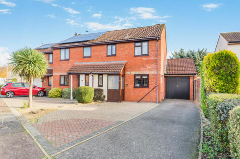 Redlake Drive, Taunton, TA1