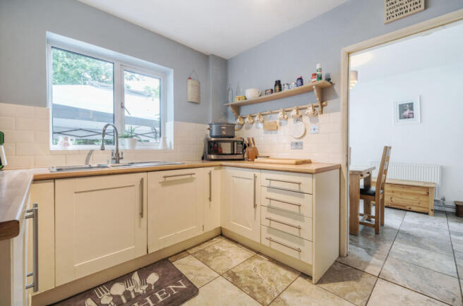 1329429-7-687f597...