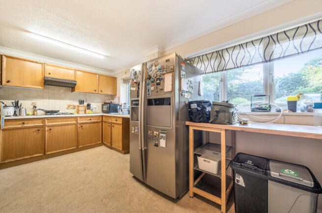 1370979-6-68fb96c...