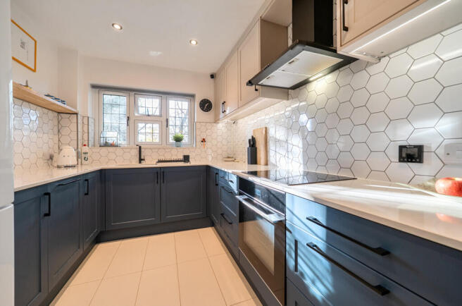 1383097-4-6925ba7...