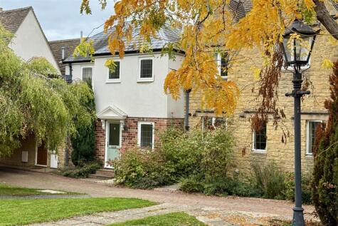 9 The Courtyard Southam Road, Nr Prestbury, Cheltenham GL52 3NQ