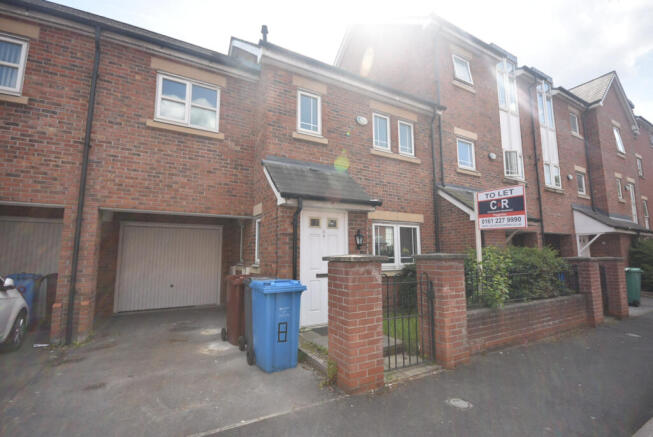 4 bedroom Terraced for rent