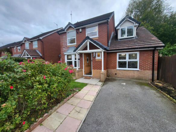 4 bed detached house to rent Caistor Close, Manch