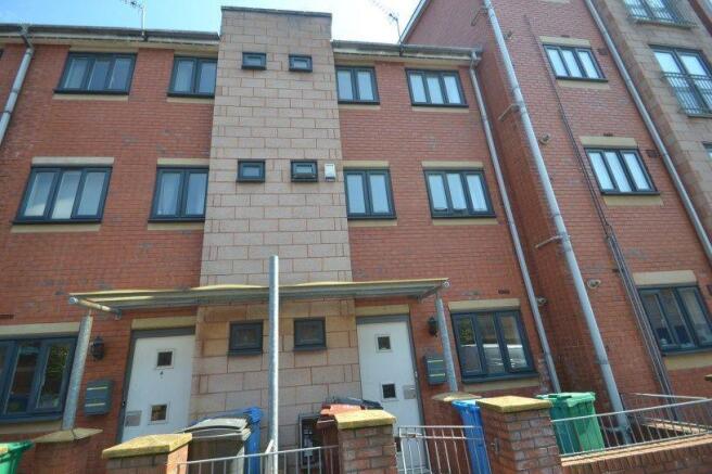 4 bedroom Townhouse for rent