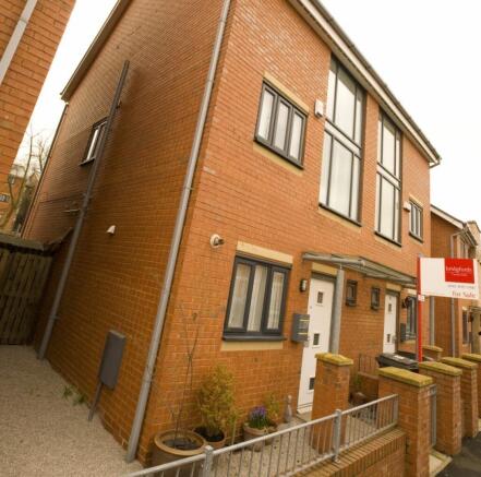 3 bedroom Semi Detached for rent