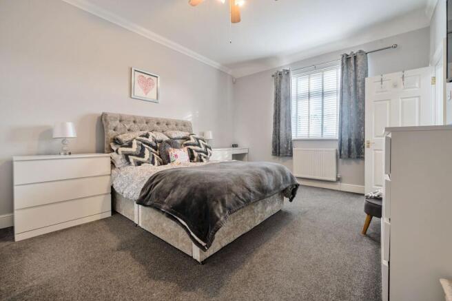 Principal bedroom