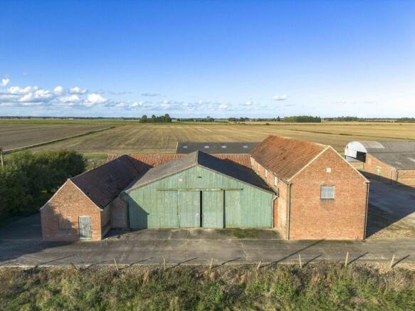 2 - Barns Frontag...