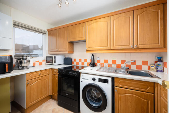 9 Meadow Close, Aylesbury HP20 1XH-1