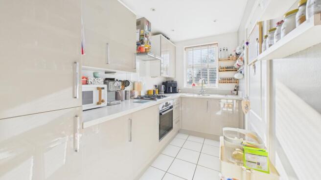 CAM04968G0-PR0028-STILL005