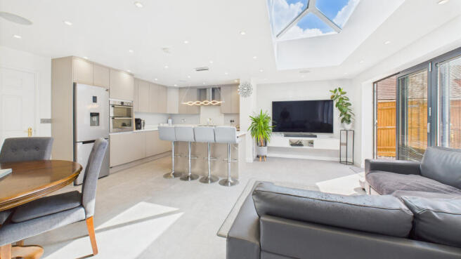 CAM04968G0-PR0057-STILL009