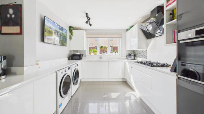 CAM04968G0-PR0067-STILL013