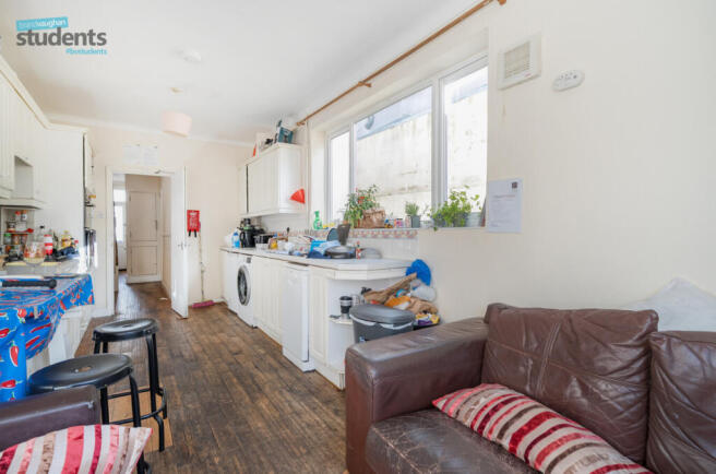 0f85ac7e-6f52-43e...