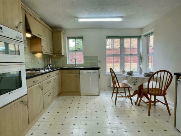 kitchen/Breakfast Room