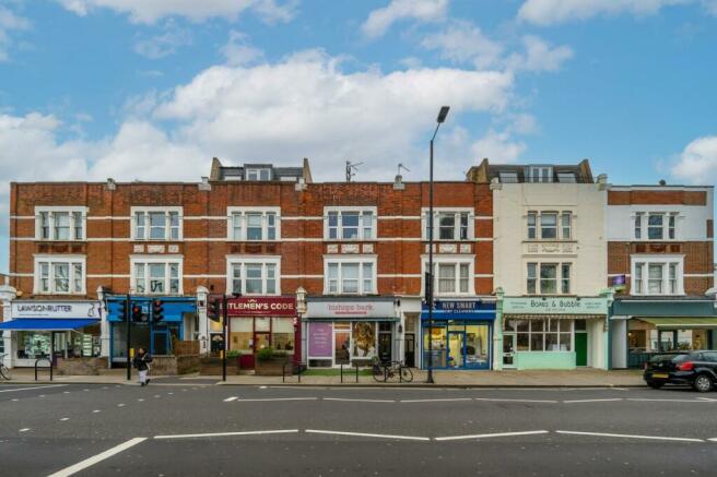 3 bedroom flat for rent in Fulham Palace Road, London, SW6