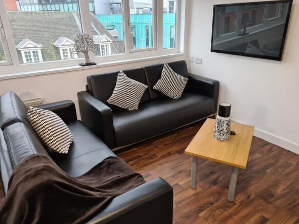 Flat J lounge
