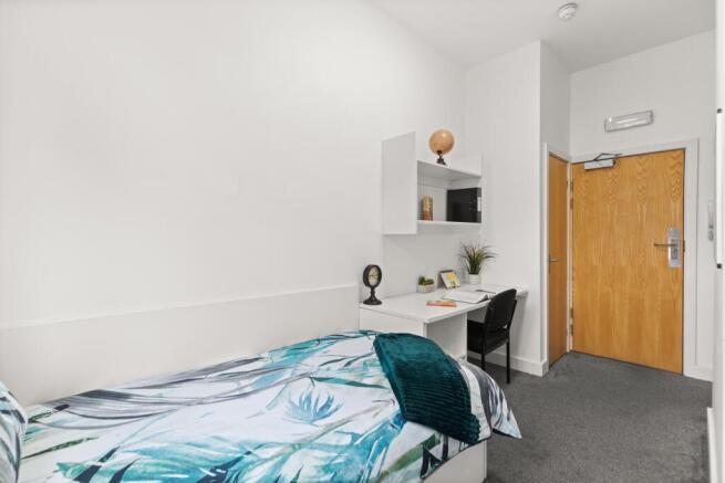 E12 bedroom 