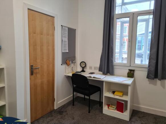 E14 desk